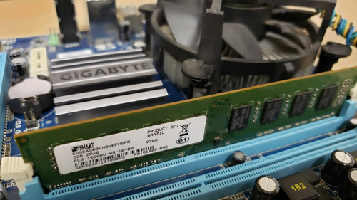 Kit Placa Mãe - Gigabyte - Processador Celeron E3300