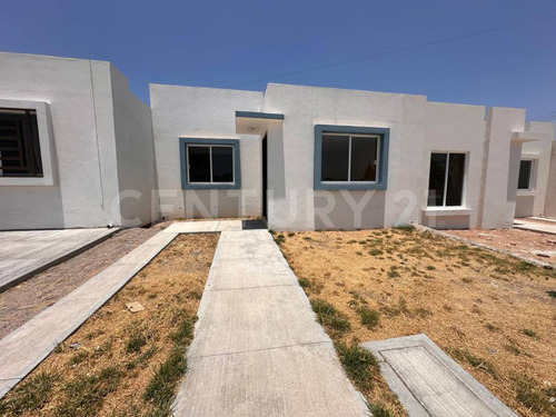 Casa En Venta En Los Chabacanos, San Juan Del Río, Querétaro.