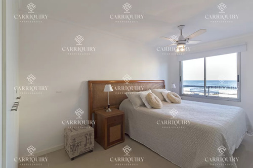 Punta Del Este, Península, Departamento De 2 Dormitorios Con Piscina, Terraza Y Cochera.