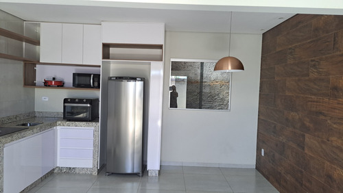 Casa Com 3 Dorms, 1 Wc, Sala E Cozinha Integradas E Garagem.