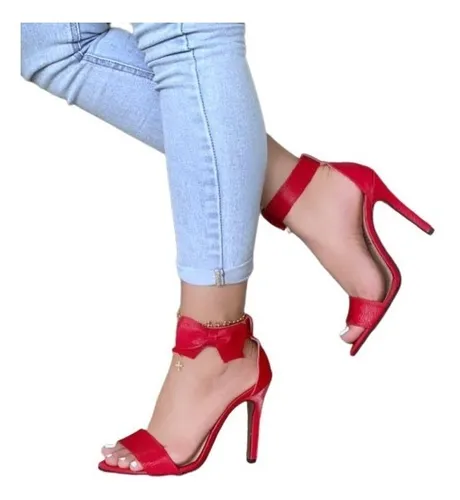 Tacones negros con suela roja sale