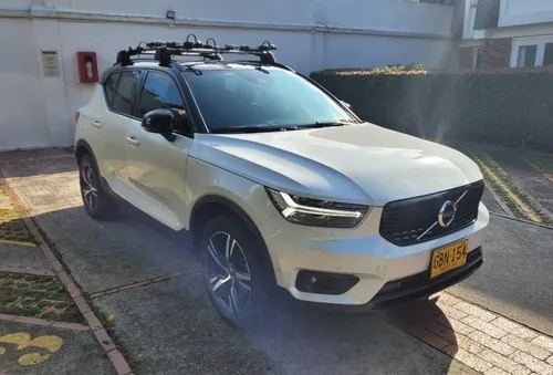 Volvo XC40 2.0 T4 R-DESIGN