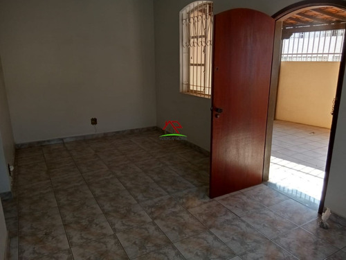 Imagem 5 de 17 de Ótima Casa De 03 Quartos E 03 Vagas No Santa Mônica! - 2635