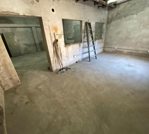 Venta De Casa Con Garaje, Local Y Galpón