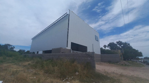 Nave Industrial En La Reja
