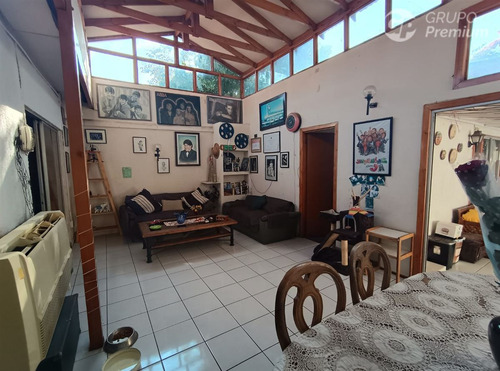 Casa En Venta De 4 Dorm. En La Cisterna