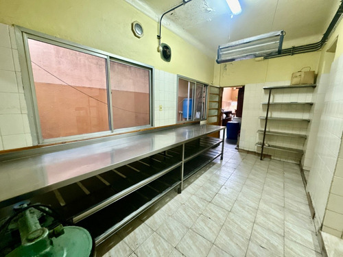 Se Alquila Local Comercial Con Fondo De Comercio!!. (villa Lugano)