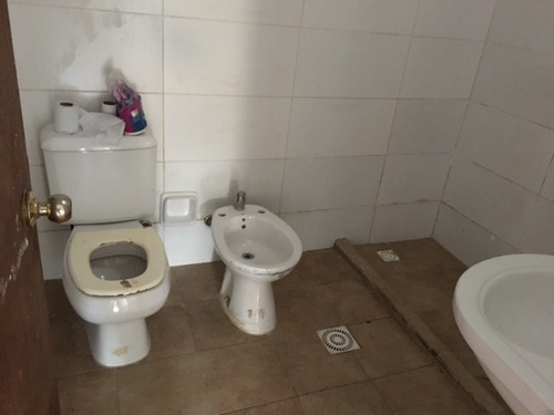Alquilo Casa De Un Dormitorio Impecable Sobre Avda. Lezica .