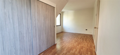 Casa En Arriendo 3 Dorm 2 Baños- Los Domínicos- Las Condes