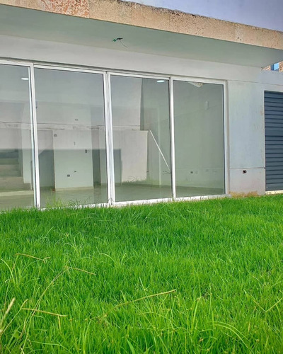 Townhouse En Obra Blanca En Venta Con Planta Eléctrica 100% En Colinas De Guataparo.