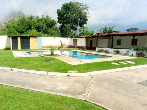 Ligia Guardia Vende Town House En Conj. Res. Las Trinitarias, San Diego. Plth-254