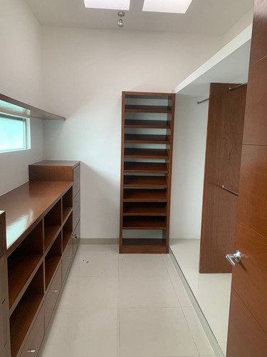Casa En Venta En Residencial Cumbres