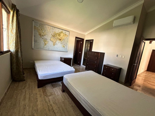 Villa Amueblada En Alquiler De 4 Dormitorios En Punta Cana, Cocotal Golf Club, Frente Al Campo De Golf