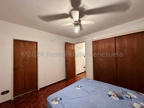 Amplio Apartamento En La Urb. La Esperanza (rgpr) Mls #25-3749
