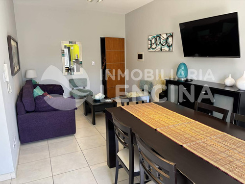 Departamento 2 Dormitorios Con Patio Y Cochera. Centro