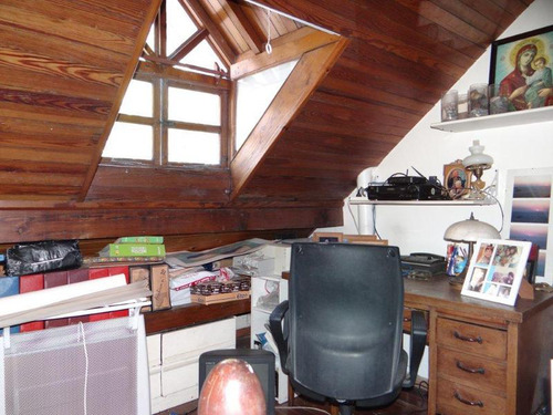 Chalet Ingles En Impecable Estado - 6 Ambientes Y Dependencias En 2 Plantas.