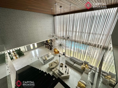 Casa En Venta De Lujo En Villa Verona Con Alberca