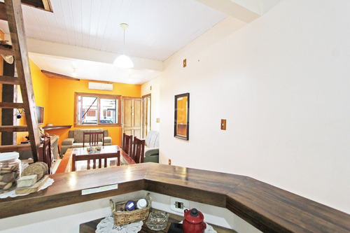 Casa Em Hípica Com 3 Dormitórios - Ot7112