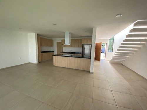 Casas En Venta En Grand Juriquilla, 3 Recamaras, Jardín, Family Room, Lujo!