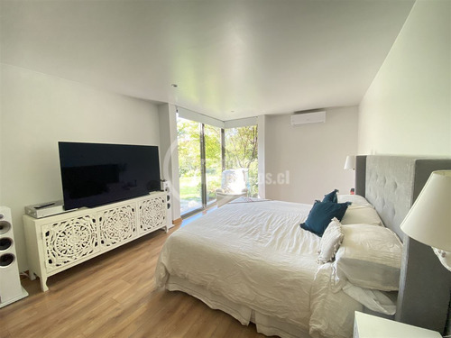 Casa En Arriendo De 5 Dorm. Golf De Manquehue