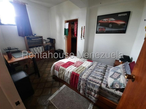 Bello Townhouse En Venta Ubicado En La Tahona 25-15574