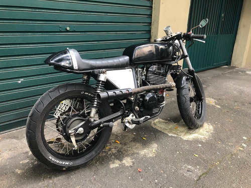 Cafe Racer / Estilo Bendita Macchina / Honda 250 Customizada