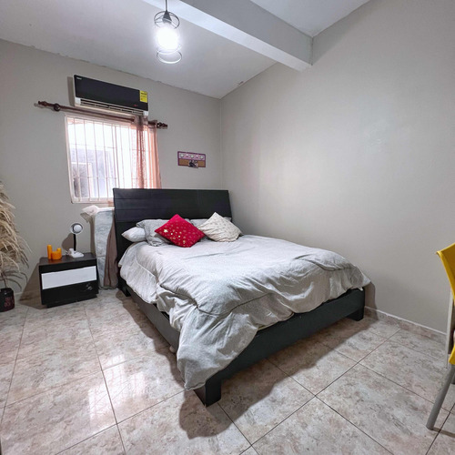Amplio Townhouse De 3 Niveles En Residencias La Romanza