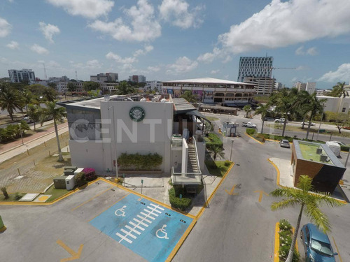 En Venta Local Comercial Con Excelente Ubicación En El Centro De Cancún C3139