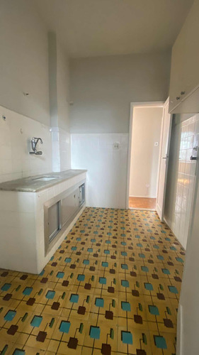 Vende-se Apartamento De 2 Quartos Em Icaraí
