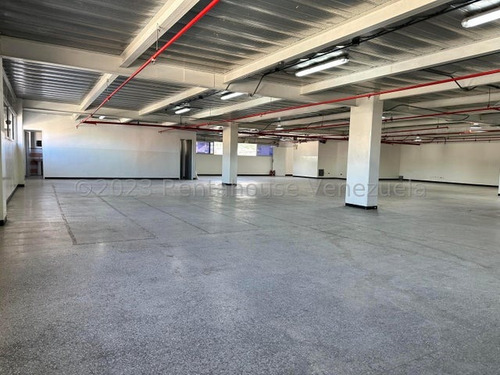 Piso Industrial, Con Area De Oficina, En Edificio Con Acceso Para Gandolas Y Ascensores De Carga En Boleita Norte 24-22564 Mvg 