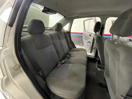Imagen 15 de 19 de Ford Fiesta 1.6 Max Ambiente 2005
