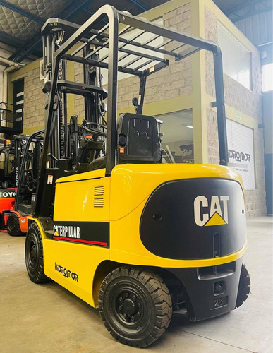 Imagen 4 de 8 de Caterpiller Electrico 2.5tn, Mastil 6.5mts, Desplazador