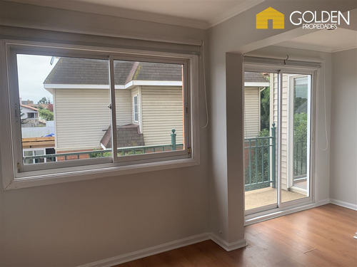 Casa En Venta De 7 Dorm. En Concón