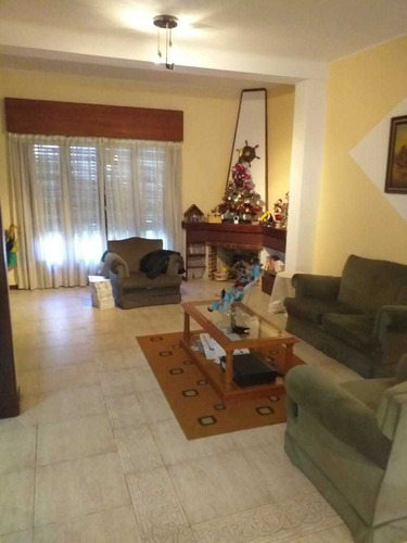 Excelente Chalet En 2 Plantas Reciclado En Inmejorable Zona