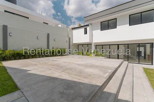 Hermosa Casa Totalmente Remodelada En Venta Ubicada En El Cafetal 25-17659