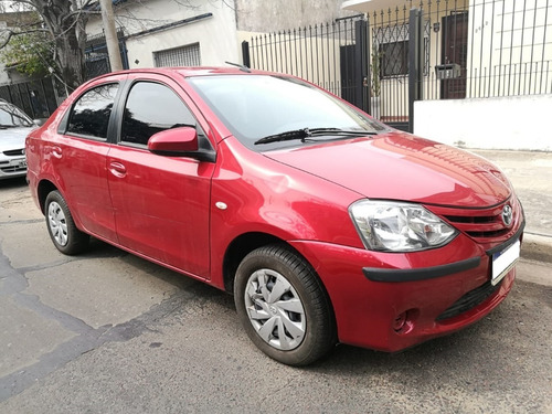 Toyota Etios Xs 1.5 6m/t Sedan 4 Puertas 2017