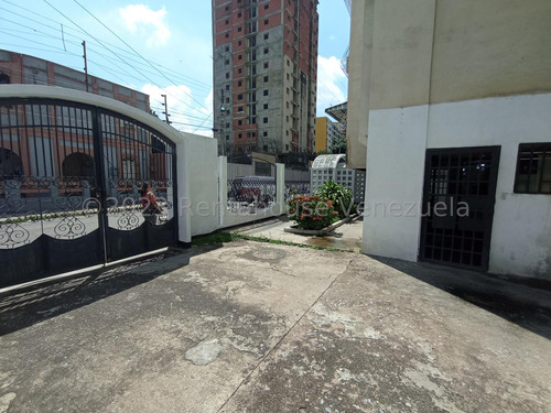 Apartamento En Venta Piso Bajo Centro Maracay Estef 23-33541