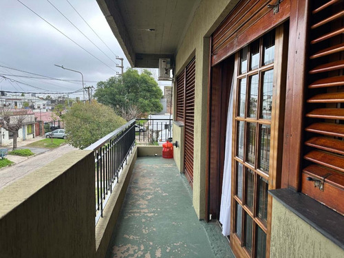 Casa 4 Ambientes Con Patio, Venta R. De Escalada