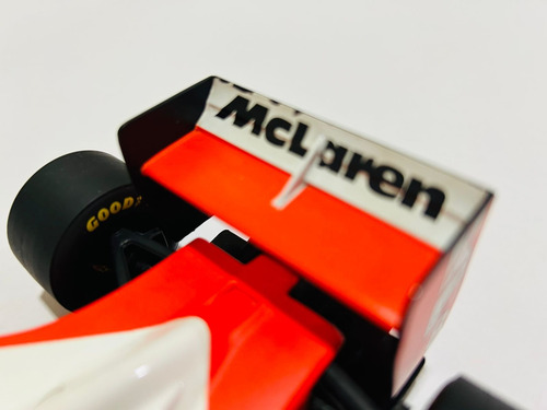 Minichamps F1 1:18 Mclaren Mp4/8 - Ayrton Senna Branco