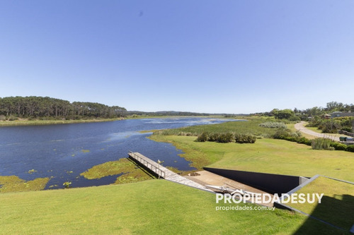 Imagen 25 de 30 de Departamento De 2 Dormitorios Y 2 Baños En Alquiler Anual En Punta Del Este
