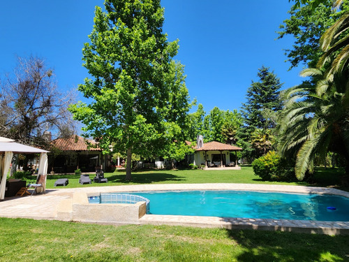 Calera De Tango | 4d 5b + Serv. | 5000m2 Terr. / 383m2 Const