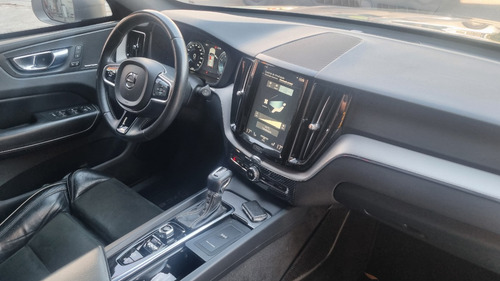 Volvo XC60 2.0 T5 R-design AWD