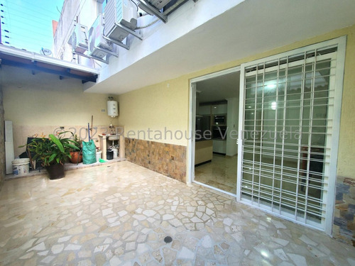 Casa Townhouse En Venta A Estrenar Cantarrana Zona Norte Maracay Todos Los Servicios Remodelada Marmol Porcelanato Estef 25-16085