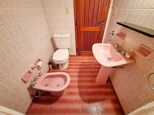 Casa En Venta · 7 Ambientes · 3600 M2 · Jardín · Quincho · Piscina