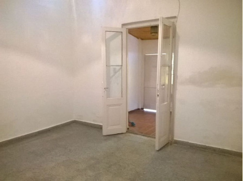 Imagen 3 de 4 de Venta. Monoambiente En Excelente Ubicacion! A 2 Cuadras De Av Sarmiento Y 3 De Av Eva Peron