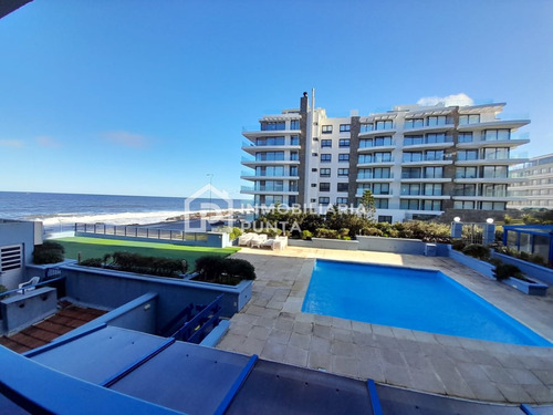 Venta Apartamento De 3 Dormitorios En Playa Brava, Primera Linea Del Mar Con Amenities