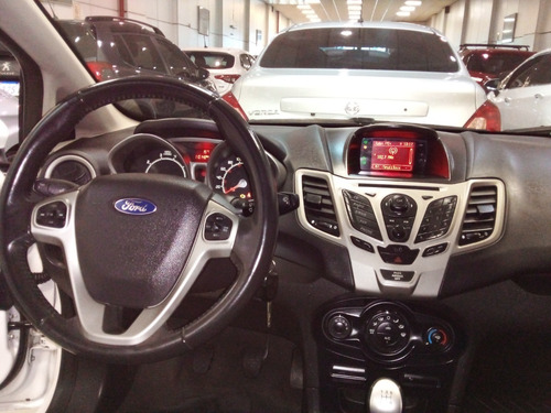 Imagen 7 de 14 de Ford Fiesta Kinetic Titanium Concesionario Gm