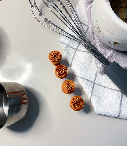 Imagem 2 de 10 de Kit 4 Carimbos Para Brigadeiro Natal Árvore Presente Docinho
