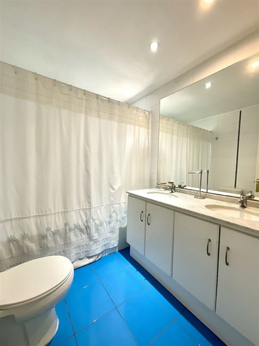 Casa En Venta De 5 Dorm. Condominio En Las Condes
