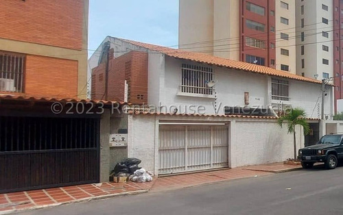 Venta Townhouse Cecilio Acosta Mls #24-13325 P: Silva 